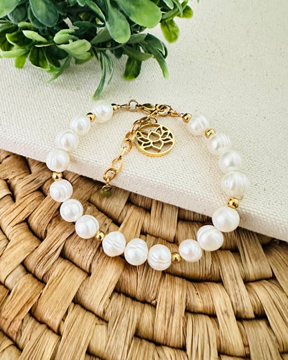 Shaya Bracelet - Freshwater pearls and lotus flower charm