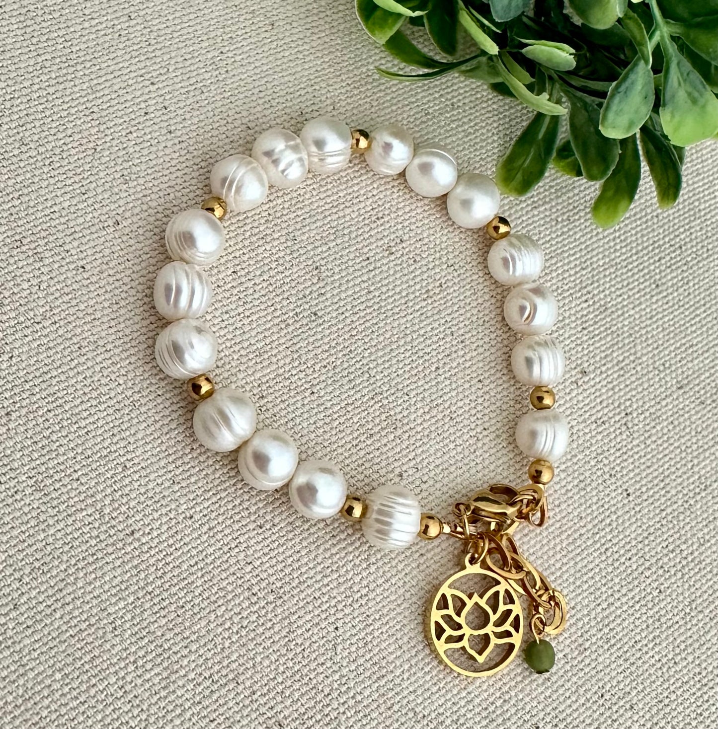 Shaya Bracelet - Freshwater pearls and lotus flower charm