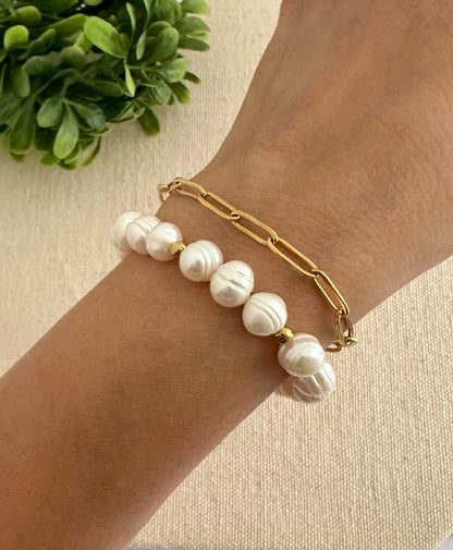 Shaya Bracelet - Freshwater pearls and lotus flower charm