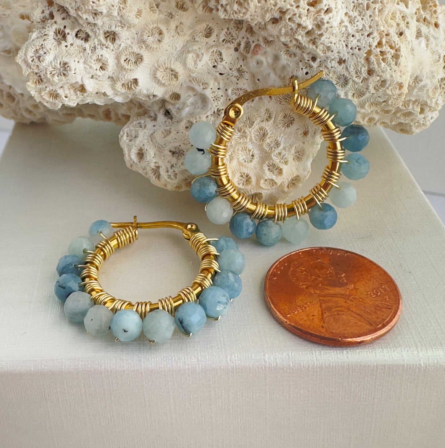 Suyana earrings - Aquamarine gold hoops