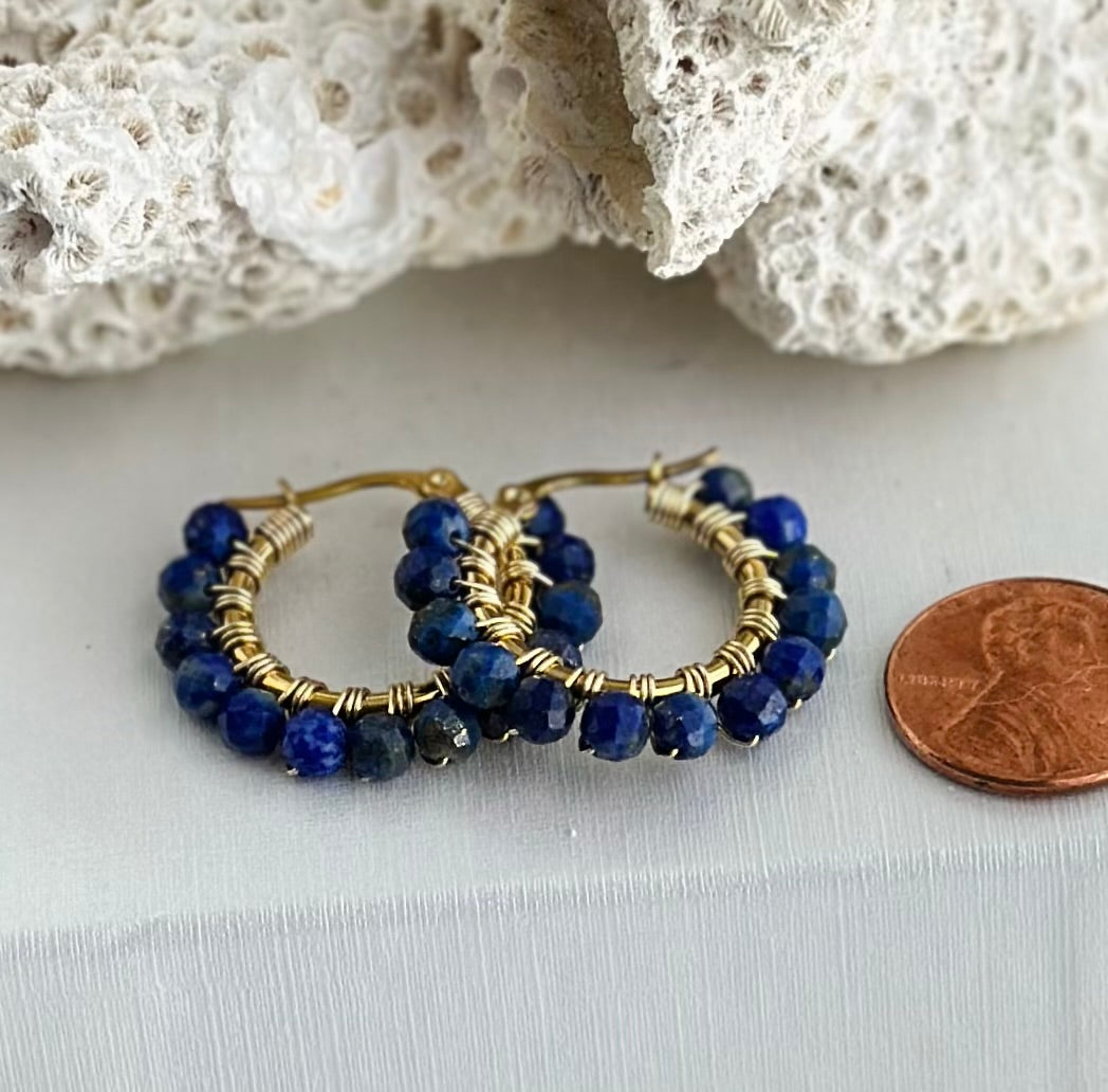 Suyana earrings - Lapis lazuli gold hoops