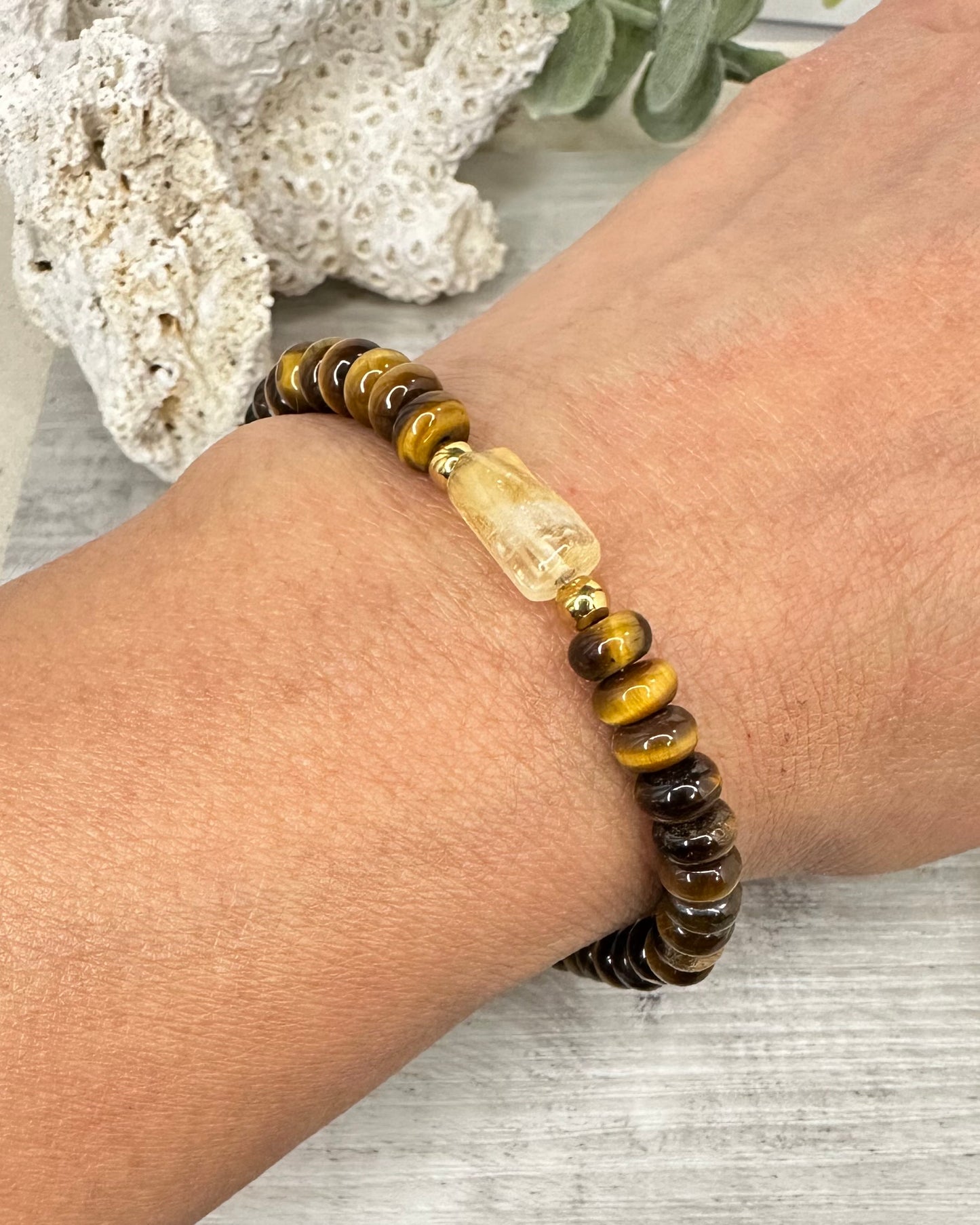 Sophisticate tiger eye bracelet, crafted on a strong bead stringing wire superb comfort and fit. Perfect for any occasion.!