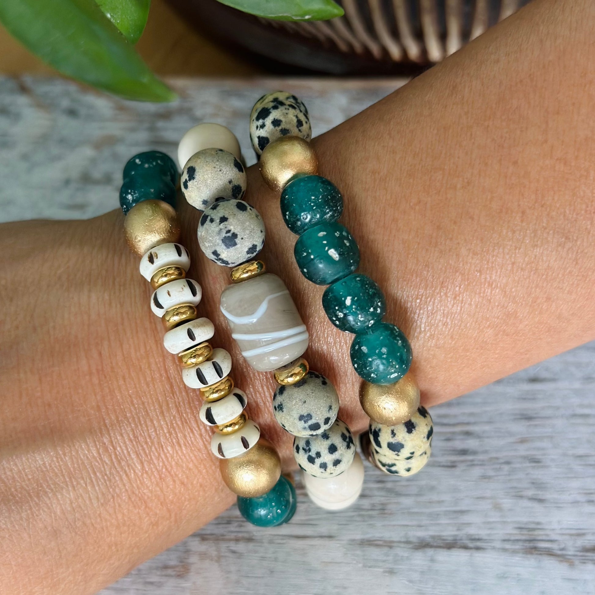 The earth tones of this bracelet will give you the fresh and natural look that you are looking for so much!