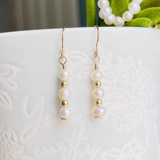 Freshwater pearl Drop Earrings, Dainty Dangle Earrings, 14k gold filled Pearl Earrings, Bridal Earrings, 3 freshwater pearls Earrings, Pearl Earrings