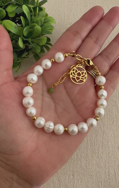 Shaya Bracelet - Freshwater pearls and lotus flower charm