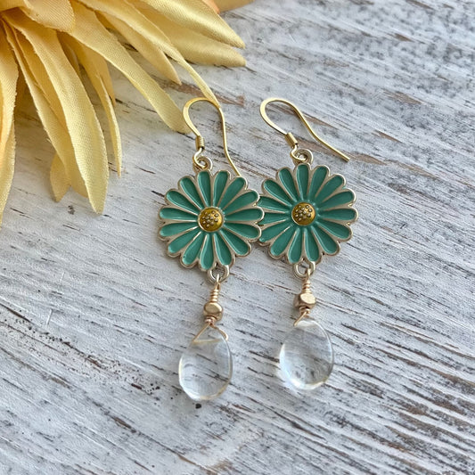 Up your style with these unique Daisy Flower Earrings! The enamel Daisy flower charm gives these earrings a beautiful and dynamic look, while the Prasiolite teardrop gemstone adds a bold splash of shine